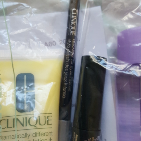 Clinique Cosmetic set & Makeup case bag - Picture 4 of 11